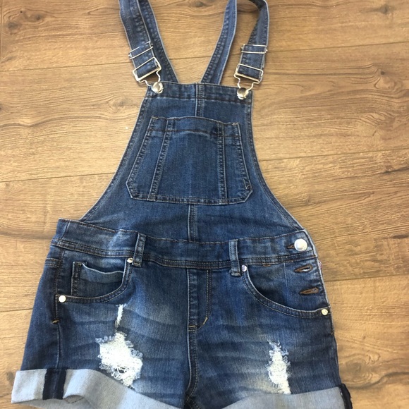 Dollhouse women’s cuffed shortall in size3 - Picture 2 of 7